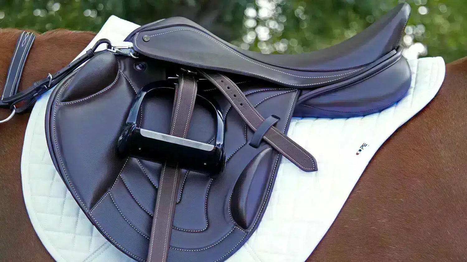 Close Contact Saddle Pads